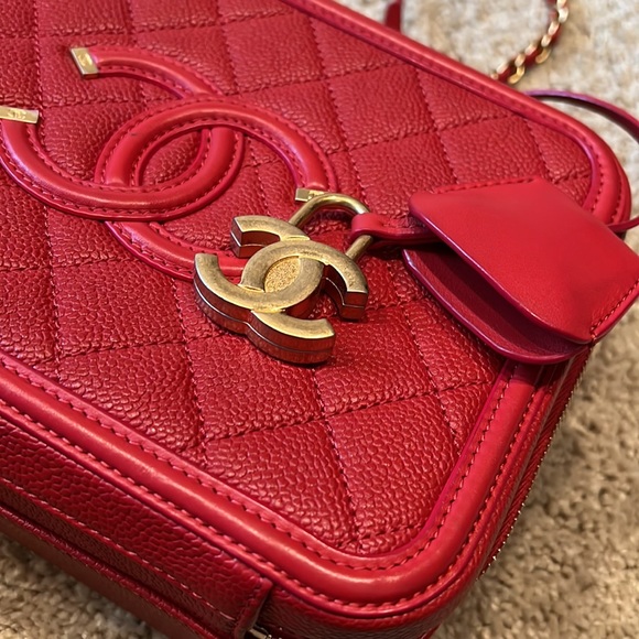 Chanel Vanity Case Bag Medium Size in rich red color - Picture 8 of 13